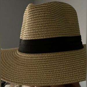 NEW Women  VGOGFLY Straw Hat and Summer Hat 
Made with 100% PAPER